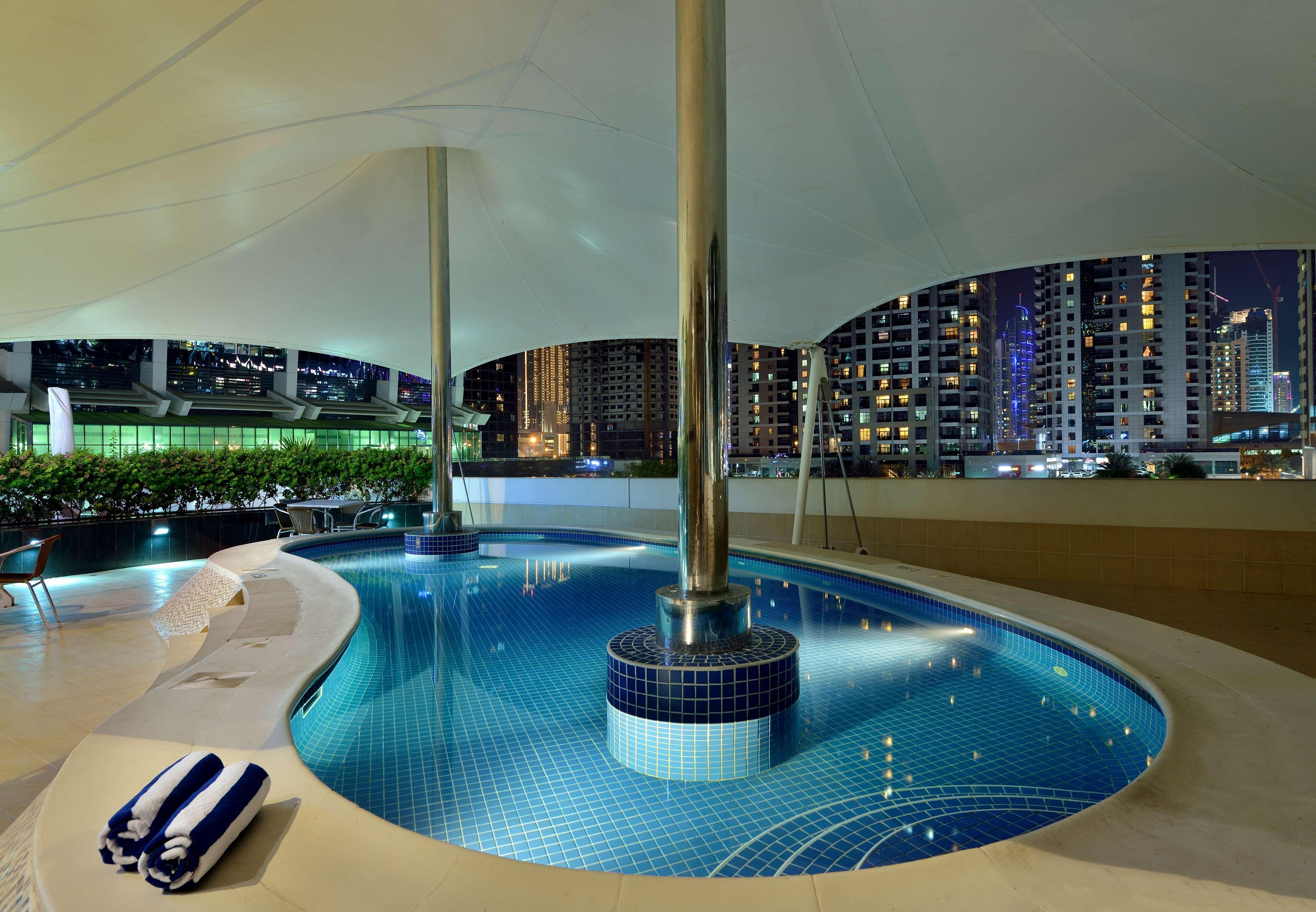 Oaks Liwa Heights Hotel Suites Dubai Esterno foto