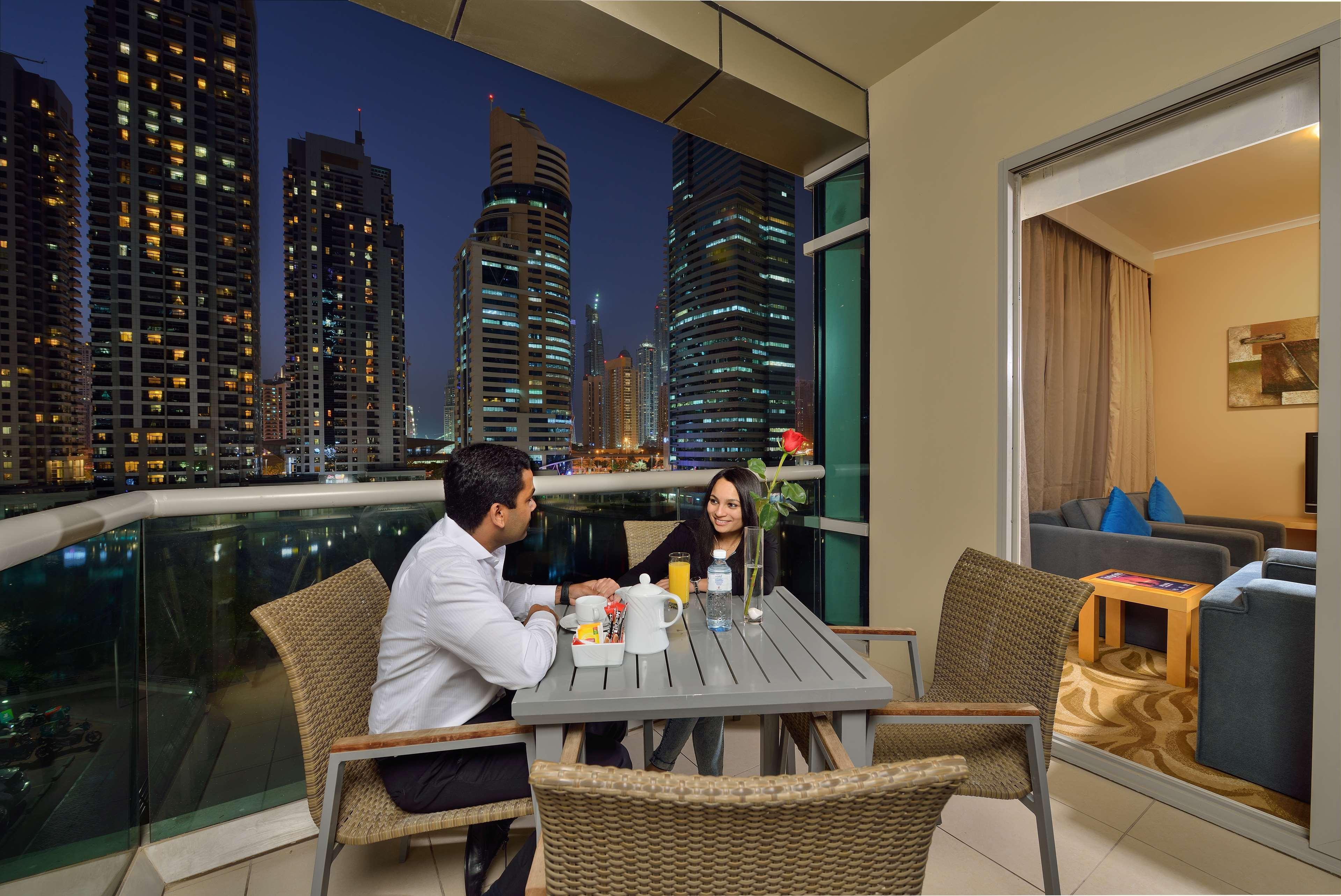 Oaks Liwa Heights Hotel Suites Dubai Esterno foto