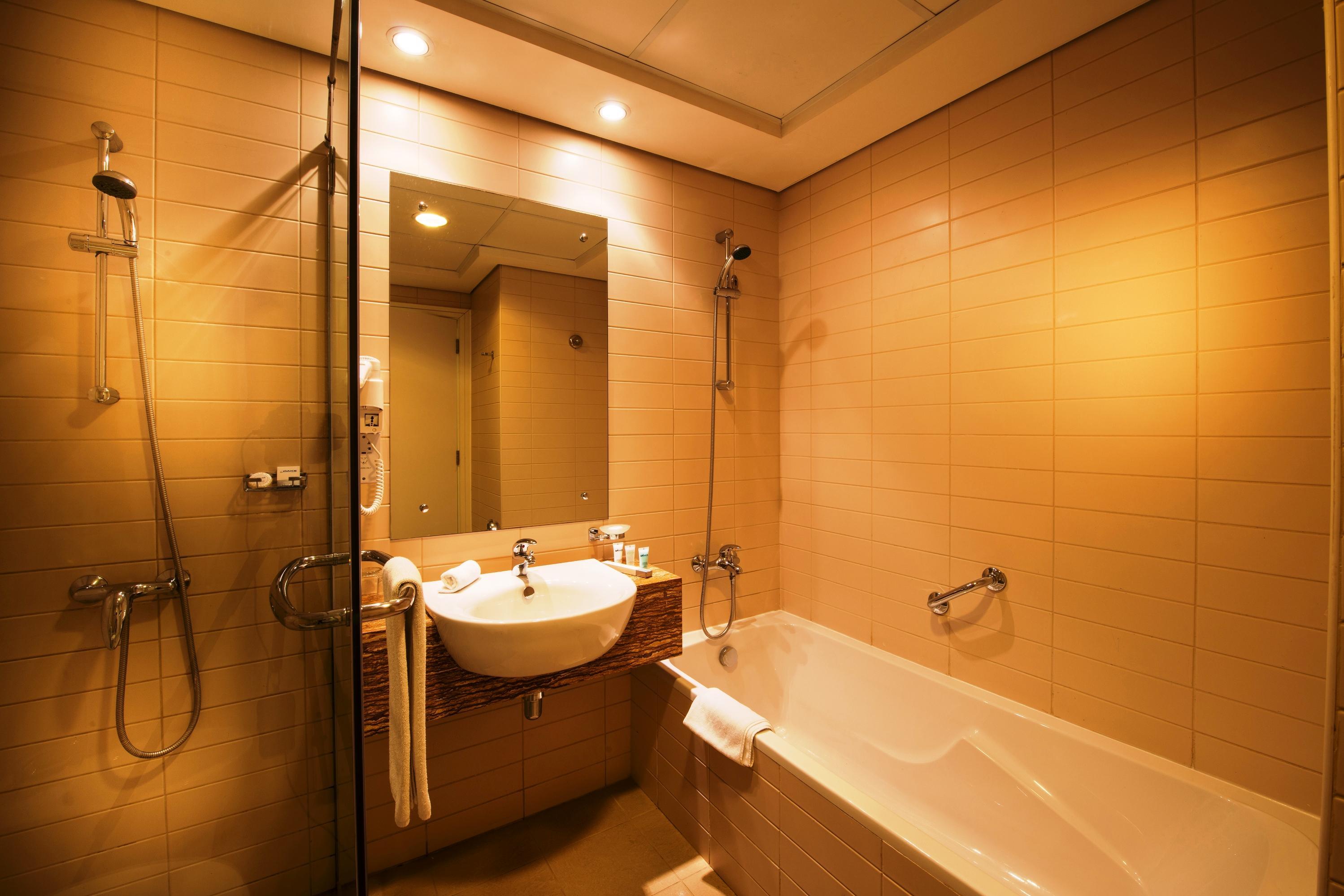 Oaks Liwa Heights Hotel Suites Dubai Esterno foto