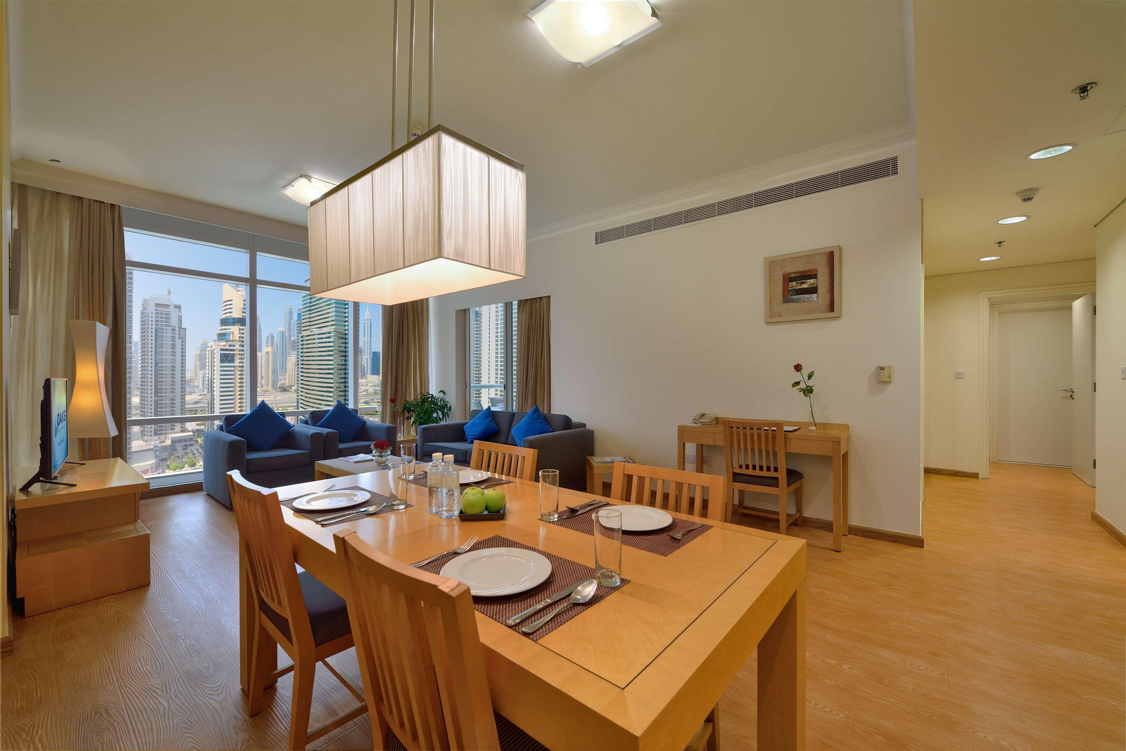 Oaks Liwa Heights Hotel Suites Dubai Esterno foto