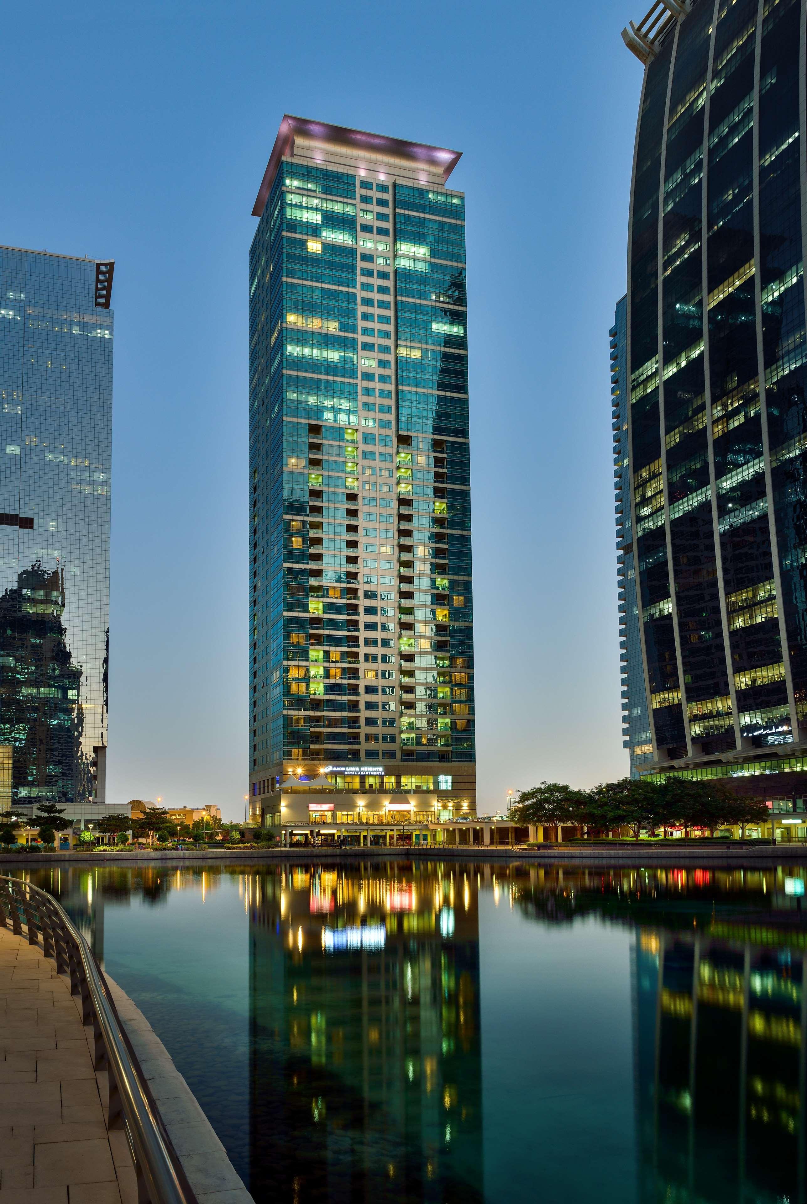 Oaks Liwa Heights Hotel Suites Dubai Esterno foto