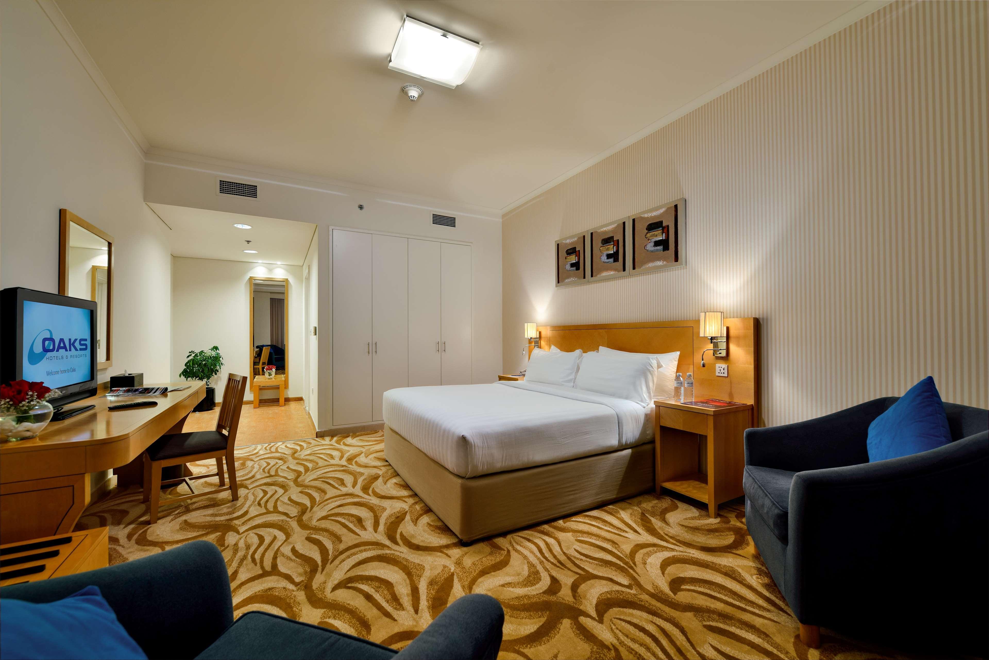Oaks Liwa Heights Hotel Suites Dubai Esterno foto