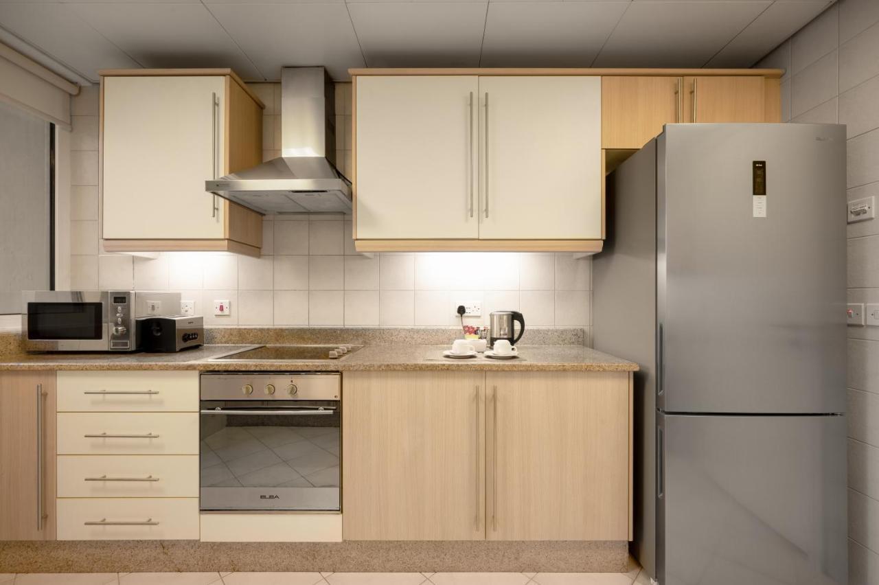 Oaks Liwa Heights Hotel Suites Dubai Esterno foto