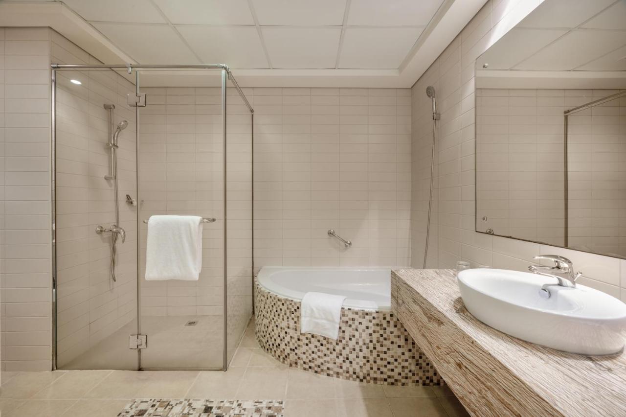 Oaks Liwa Heights Hotel Suites Dubai Esterno foto